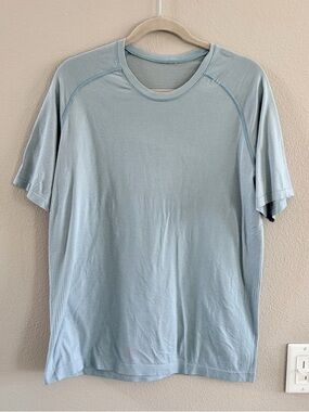 Men’s Large Lululemon Short Sleeve Metal Tech T-Shirt